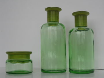El verde coloreó el vidrio del aceite esencial embotella 200ML 150ML 50G con el reductor y el casquillo del orificio